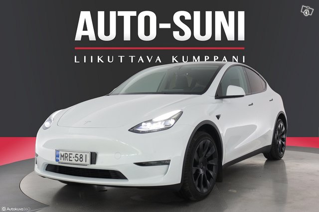 TESLA Model Y 6