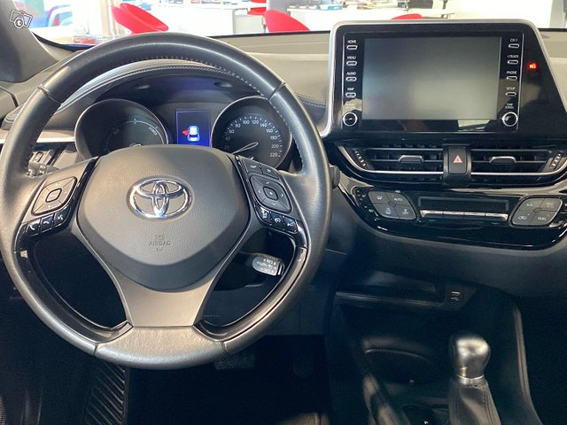 Toyota C-HR 11