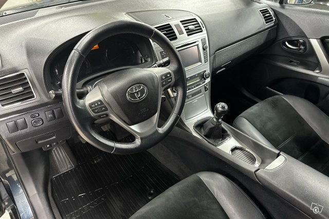 Toyota Avensis 8