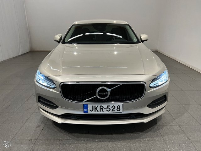 Volvo S90 8