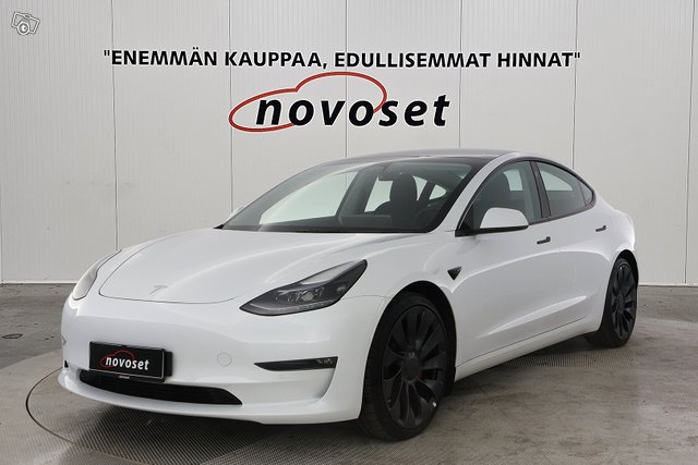 TESLA MODEL 3