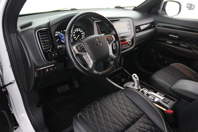 Mitsubishi Outlander 10