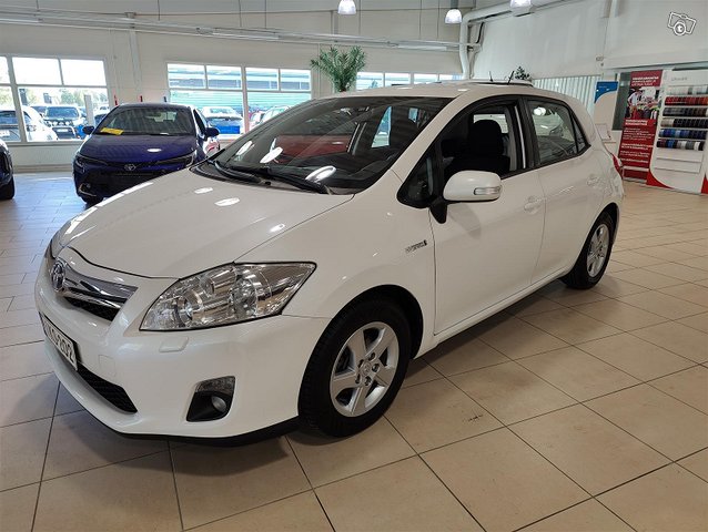 TOYOTA AURIS