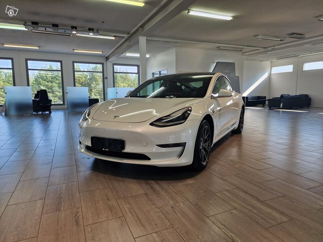 Tesla Model 3 1