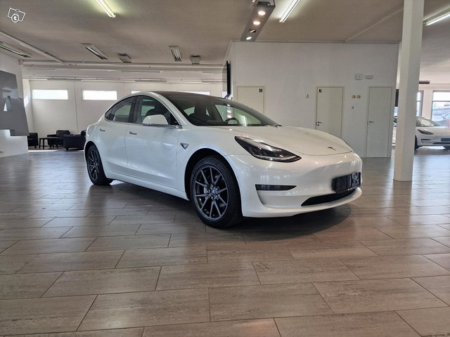 Tesla Model 3 5