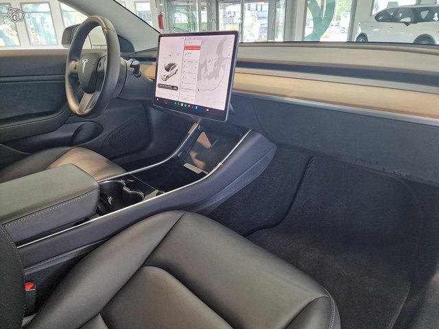 Tesla Model 3 11