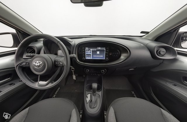 TOYOTA Aygo X 8