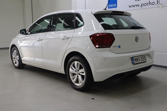 VOLKSWAGEN Polo 4