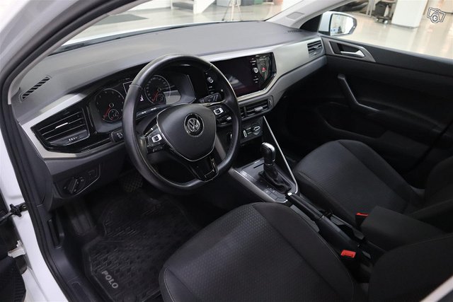 VOLKSWAGEN Polo 11