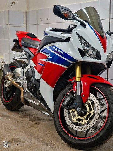 Honda CBR1000RR Fireblade 1