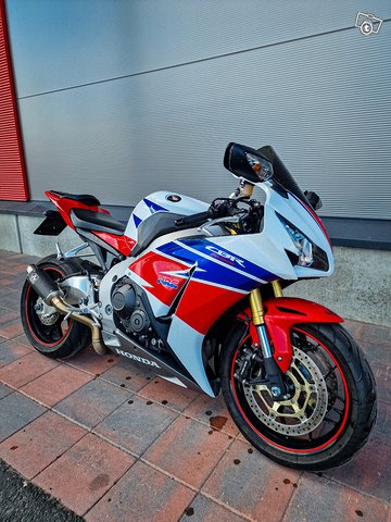 Honda CBR1000RR Fireblade 2