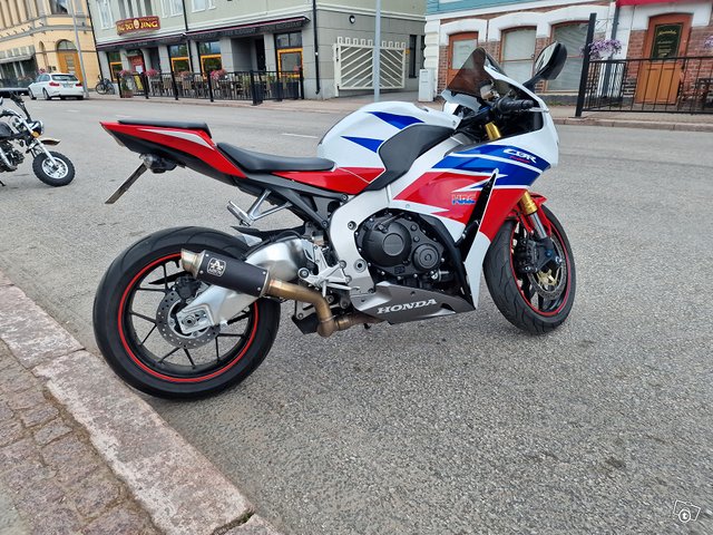 Honda CBR1000RR Fireblade 3