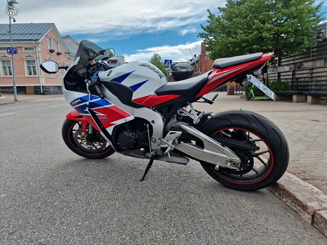 Honda CBR1000RR Fireblade 5