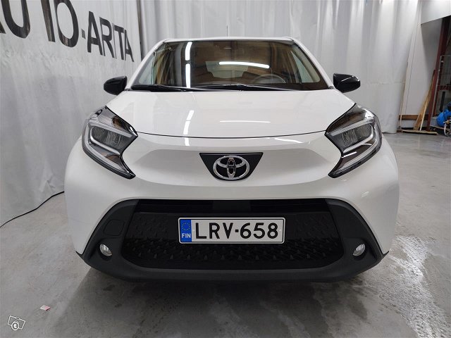 TOYOTA Aygo X 2