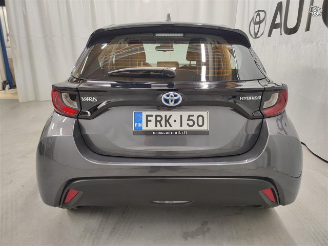 TOYOTA YARIS 5