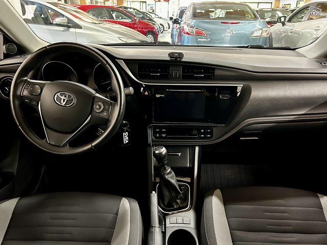 Toyota Auris 7