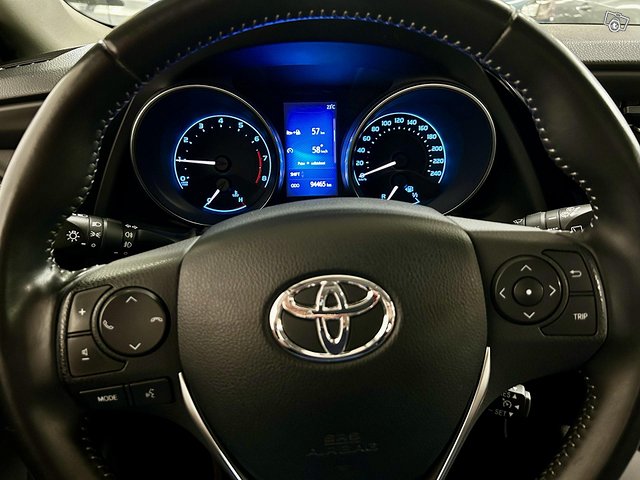 Toyota Auris 8