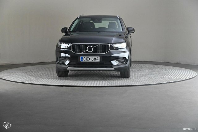 Volvo XC40 3