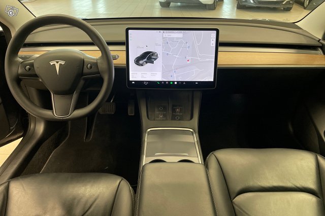 Tesla Model 3 7