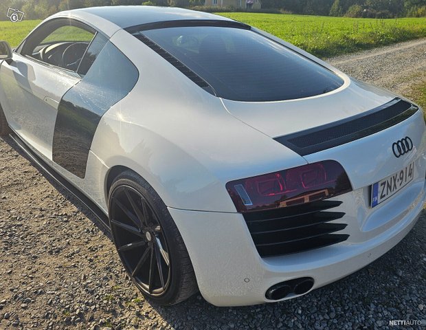 Audi R8 11