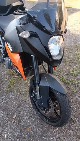 Myydään moottoripyörä KTM Supermoto 990 4