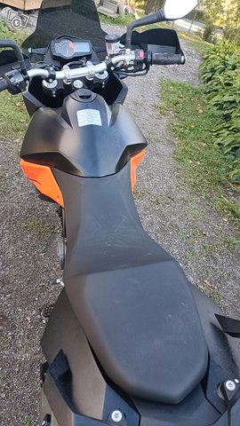 Myydään moottoripyörä KTM Supermoto 990 6