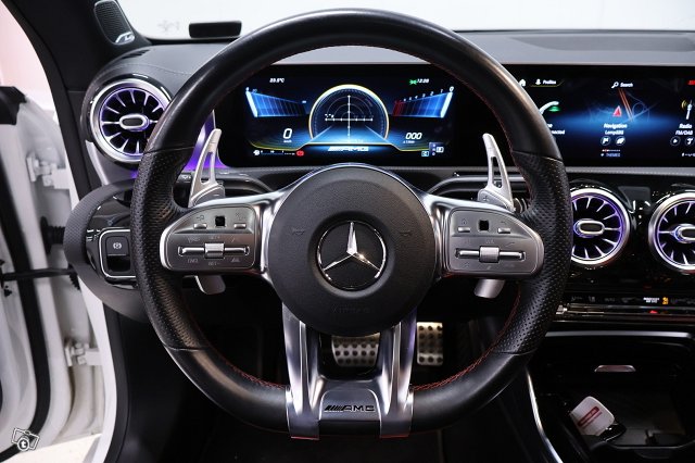 Mercedes-Benz CLA 35 AMG 17