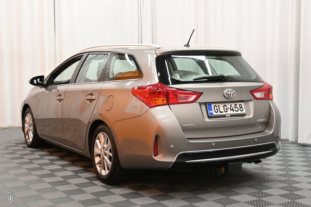 Toyota Auris 4