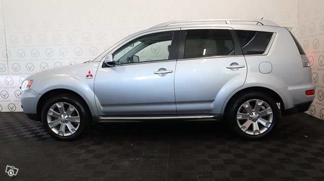 Mitsubishi Outlander 2