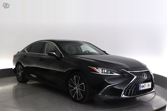 Lexus ES 7