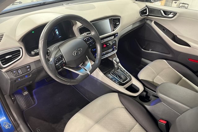 Hyundai IONIQ Hybrid 8