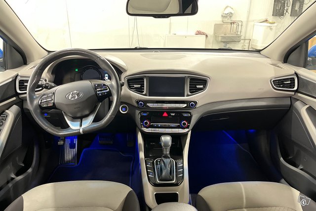 Hyundai IONIQ Hybrid 14