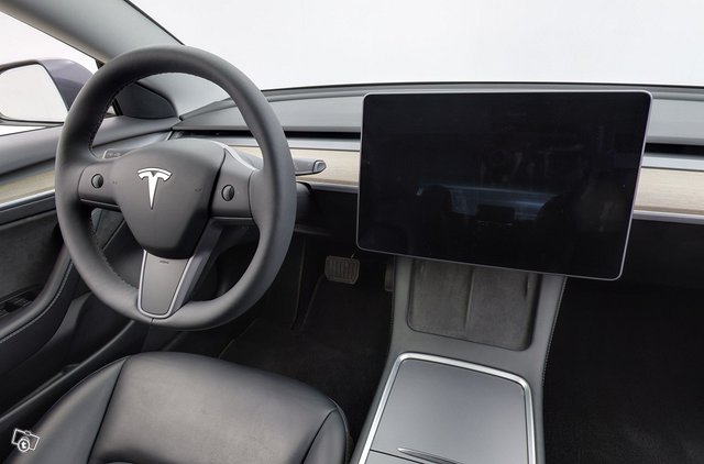 Tesla Model 3 9