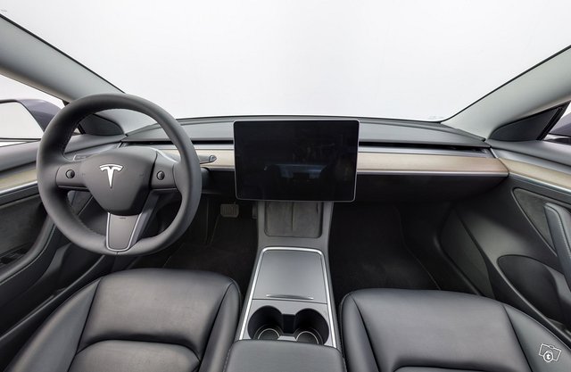 Tesla Model 3 11