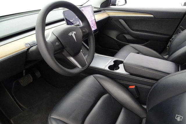 Tesla Model 3 13