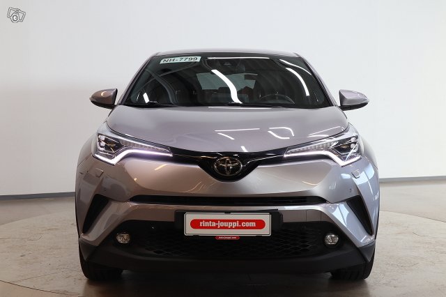 TOYOTA C-HR 2