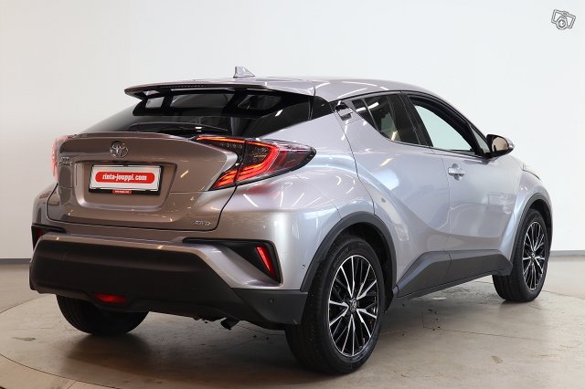 TOYOTA C-HR 5