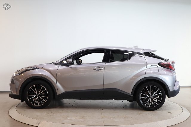 TOYOTA C-HR 8