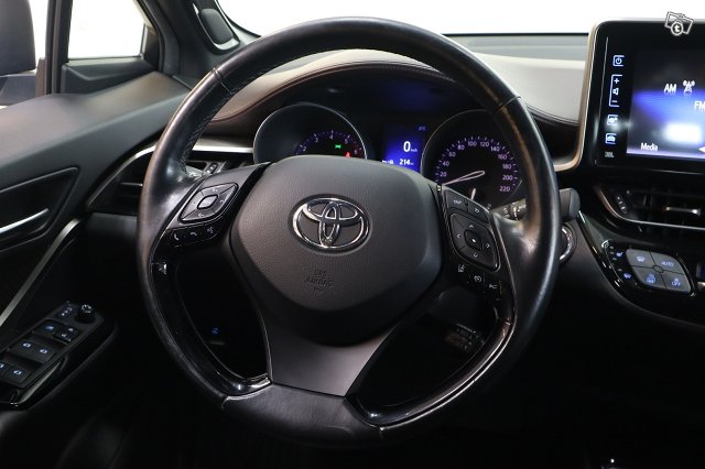 TOYOTA C-HR 14