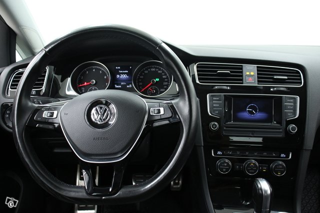 Volkswagen Golf 10