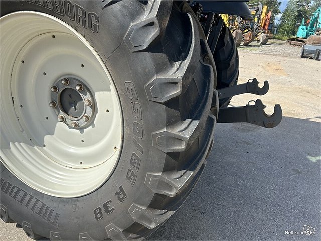 Valtra T174 ETUNOSTOLAITTEET ETUVOIMAOTTO 11