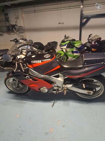 Yamaha FZR 600, kuva 1