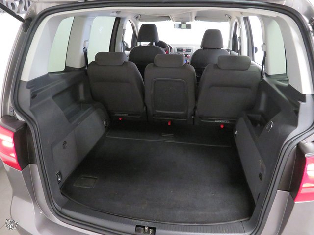 Volkswagen Touran 8