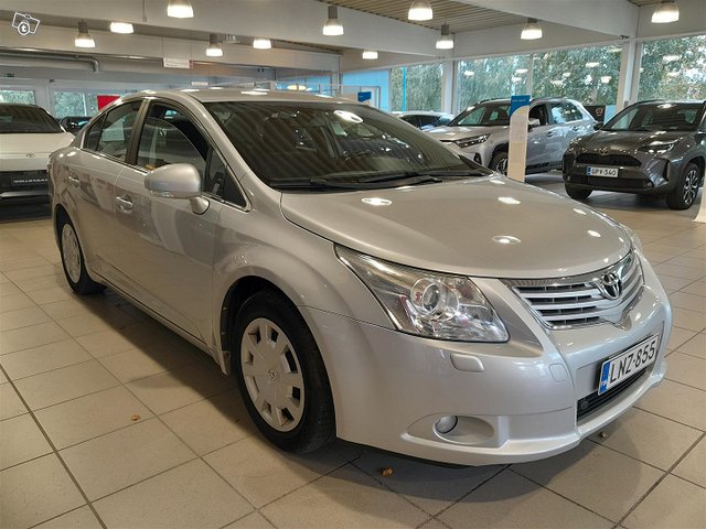 TOYOTA Avensis 4