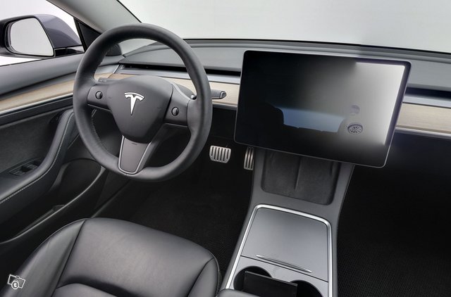 Tesla Model 3 9