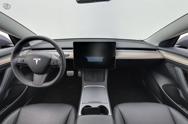 Tesla Model 3 11