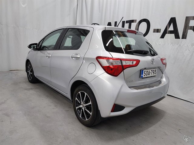 Toyota Yaris 4