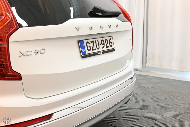 Volvo XC90 10