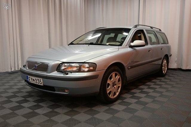 Volvo V70 3