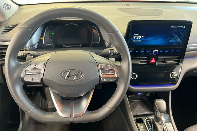 HYUNDAI IONIQ HYBRID 9